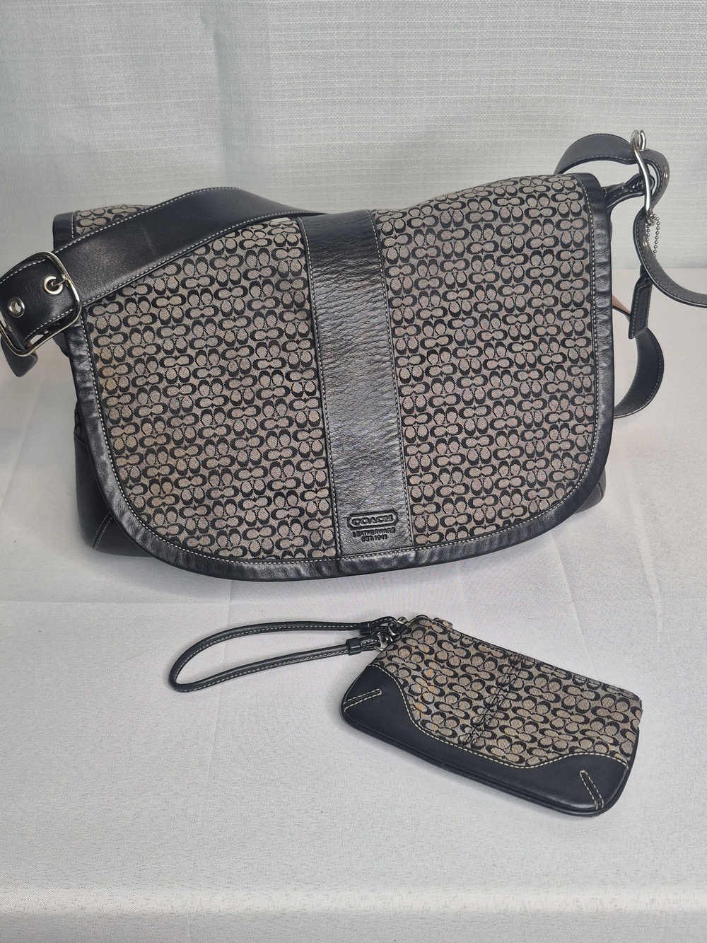 Coach Black and Gray cc Signature  Messenger Crossbody with Wristlet - Picture 6 of 16